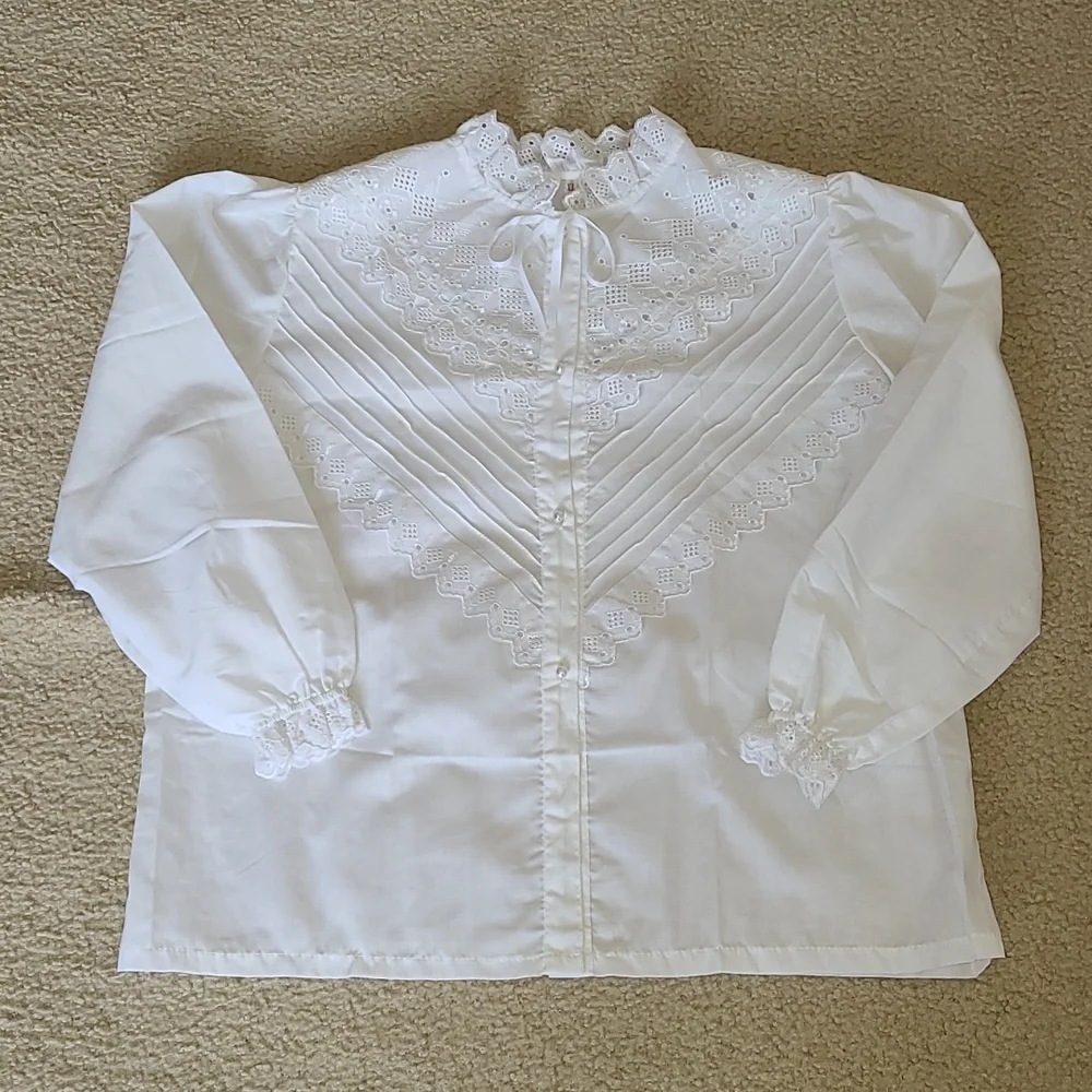 Vintage Button down lace blouse - Picture 11 of 13